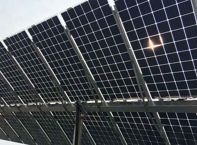 الألواح الشمسية ثنائية الوجه (Bifacial)
